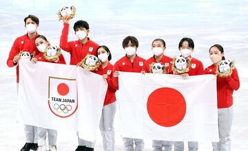  フィギュア団体で３位になった日本代表の面々(東スポWeb)