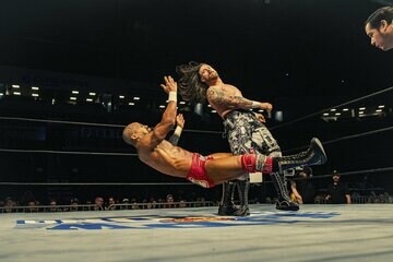 フレッド・ロッサ―を下したデビッド・フィンレー（新日本プロレス提供）