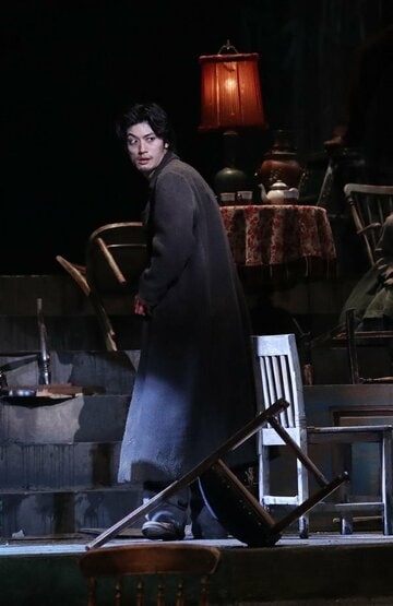  ＷＯＷＯＷのドラマ「ダイイング・アイ」でバーテンダーを演じた三浦さん。試写会の舞台あいさつの場でも真剣に実演した（１９年３月）