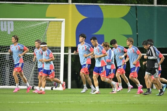 ランニングする日本代表の選手たち