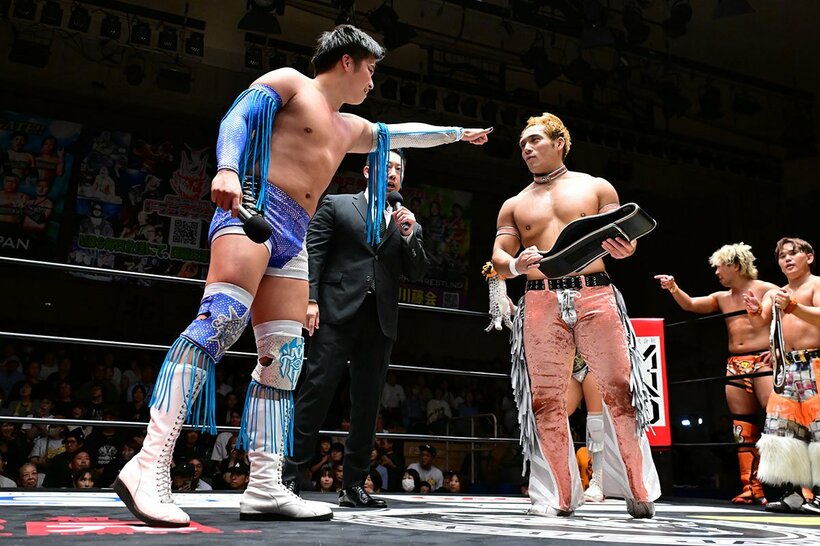 JACKY KAMEI(中央右)の要望により、斎藤了GM(奥)がトーナメント開催を決定した