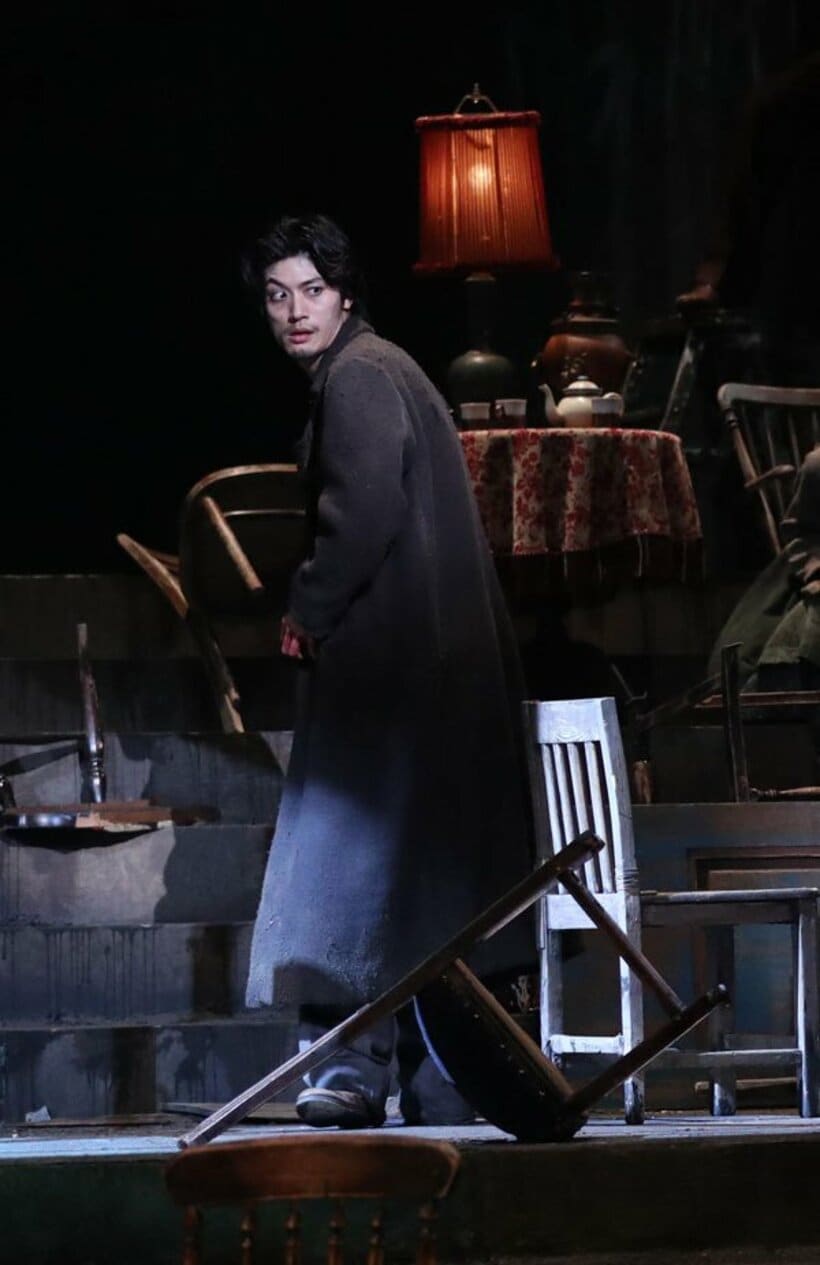  ＷＯＷＯＷのドラマ「ダイイング・アイ」でバーテンダーを演じた三浦さん。試写会の舞台あいさつの場でも真剣に実演した（１９年３月）