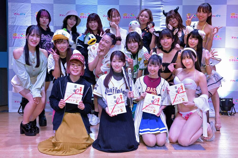 前列がガチトーーク！ファーム！参加者（左からＫａｎａｅ、ｍｏｅ、ＹＵＮＡ、つぶらあい）