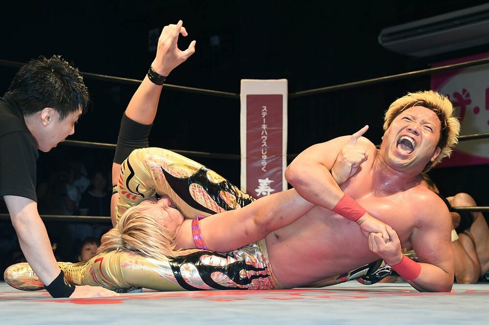 綾部蓮を絞めて勝利した宮原健斗