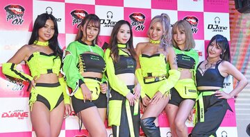  左からＡＹＡＫＡＴＥＥＮ、ＰｒｅｔｔｙＤｒａｇｏｎ、ＭＯＭＯＭＩ、はるたむ、ＰＥＡＣＨ、ＡＹＡＮＥ（東スポWeb）