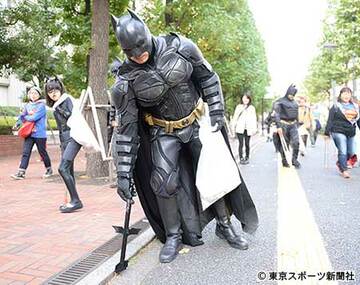 ゴミ拾いパレードに参加した千葉ットマン