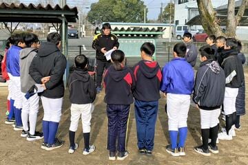 中原さんは野球教室で指導もしている