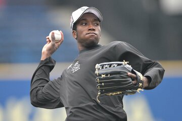 開幕１か月で降格されるイヒネ・イツア