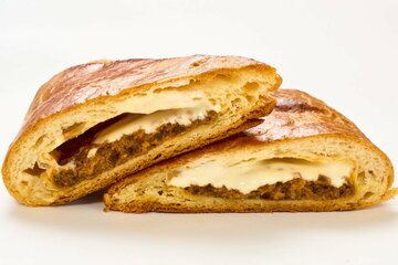 「とろ～りチーズの三角ミートパイ」