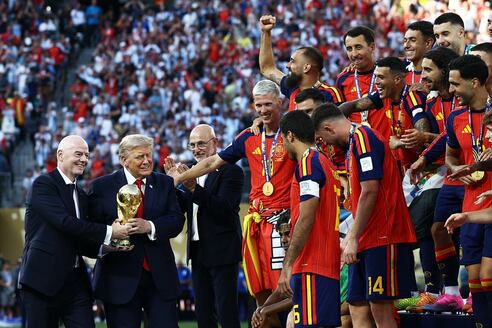 北中米W杯】トランプ大統領の表彰式〝居座り〟を米紙が猛批判「飽く
