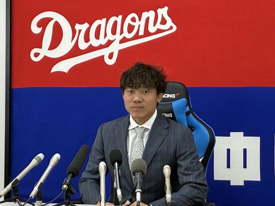 ４０００万円ダウンの年俸６０００万円でサインした大島洋平