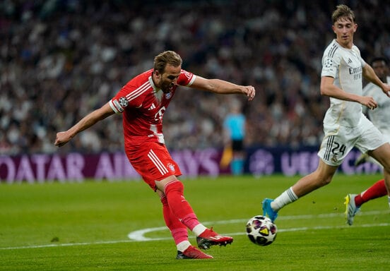 シュートを放つハリー・ケイン（ロイター）