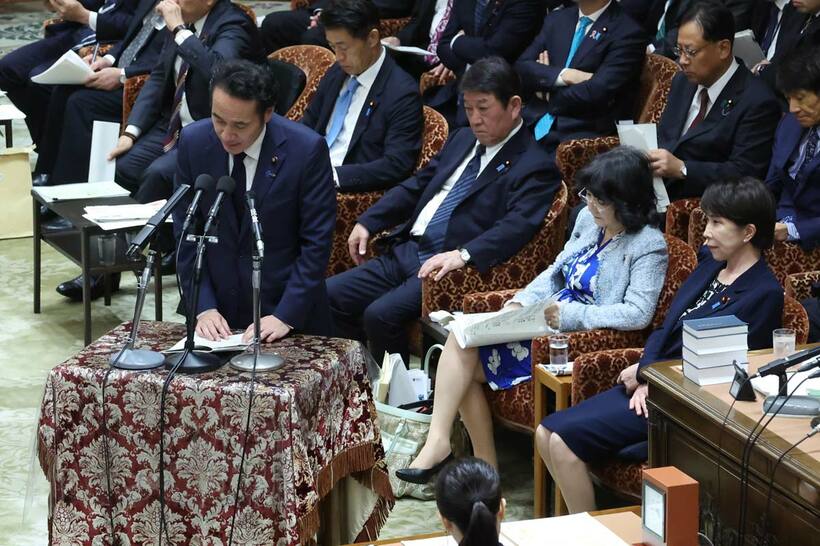 簗和生農水相（左）と高市早苗首相(右)