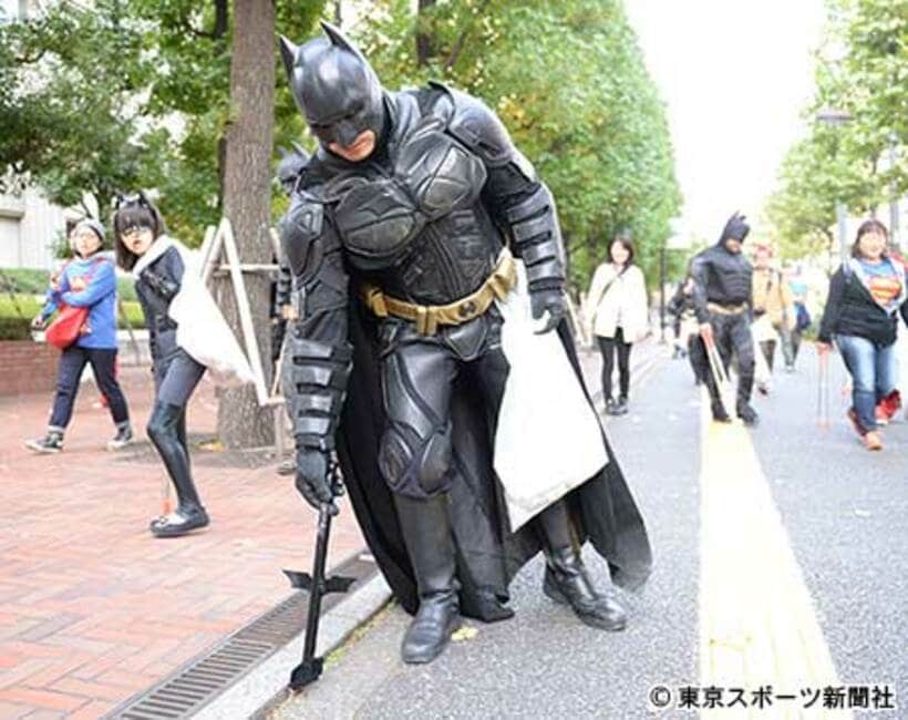 ゴミ拾いパレードに参加した千葉ットマン