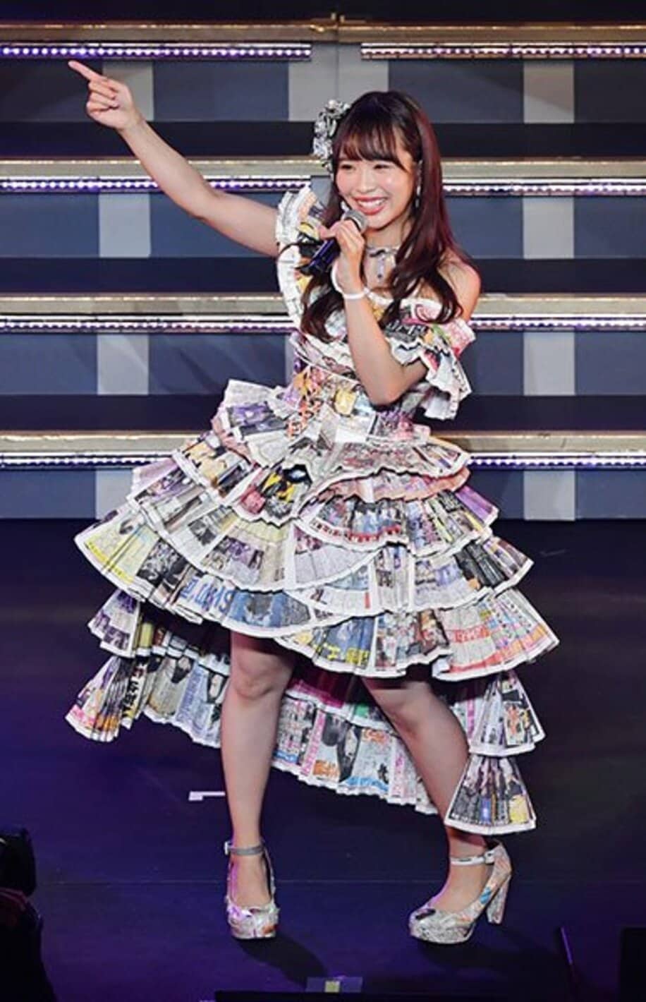  昨年２月の卒業コンサートでは新聞紙ドレスを披露。ウエディングドレスも気になる