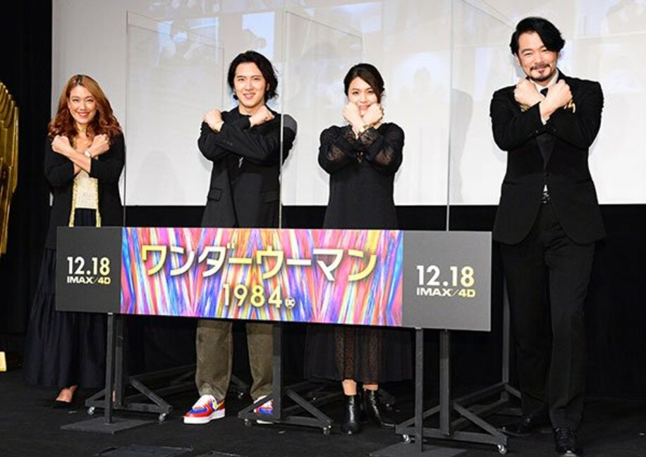  ポーズを決める（左から）ＬｉＬｉＣｏ、尾上松也、甲斐田裕子、小田井涼平