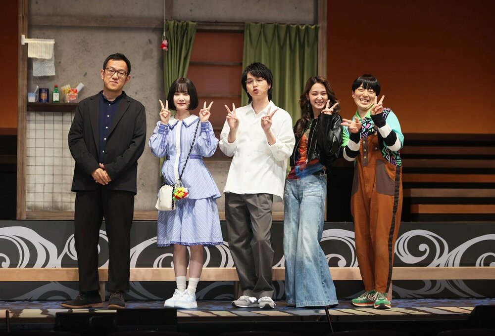 左から上田誠、伊野尾慧、加藤史帆、剛力彩芽、大窪人衛