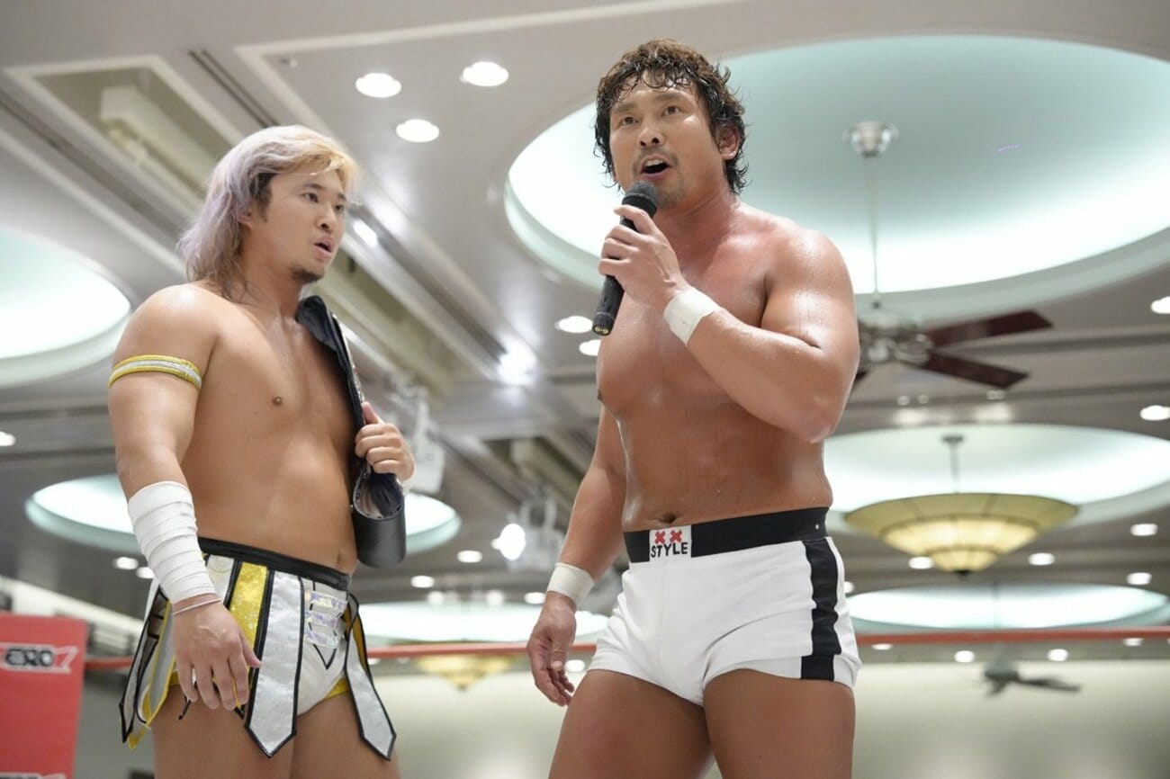 松永準也（左）とゲキを飛ばす中嶋勝彦©博文社