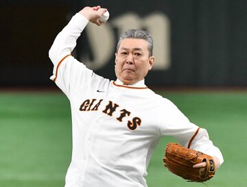 始球式を行った江川卓氏