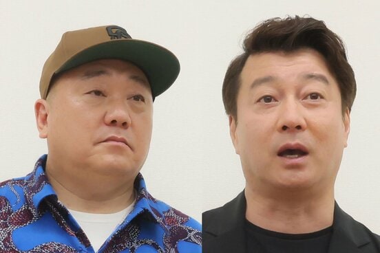 山本圭壱（左）と加藤浩次