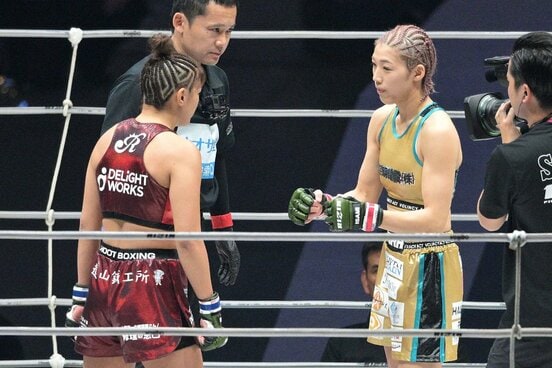 伊澤星花(右)とRENAの一戦は、注目の大一番となったが…