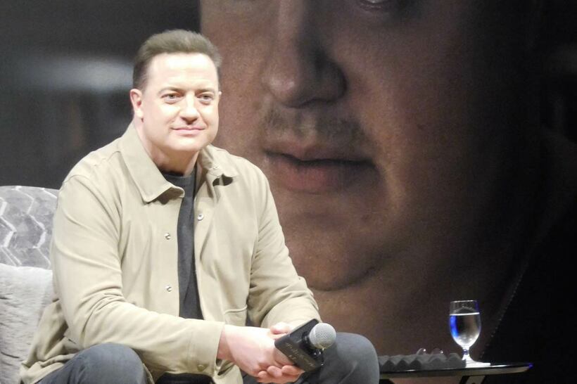 ４５キロのファットスーツを着てチャーリーを演じたブレンダン・フレイザー