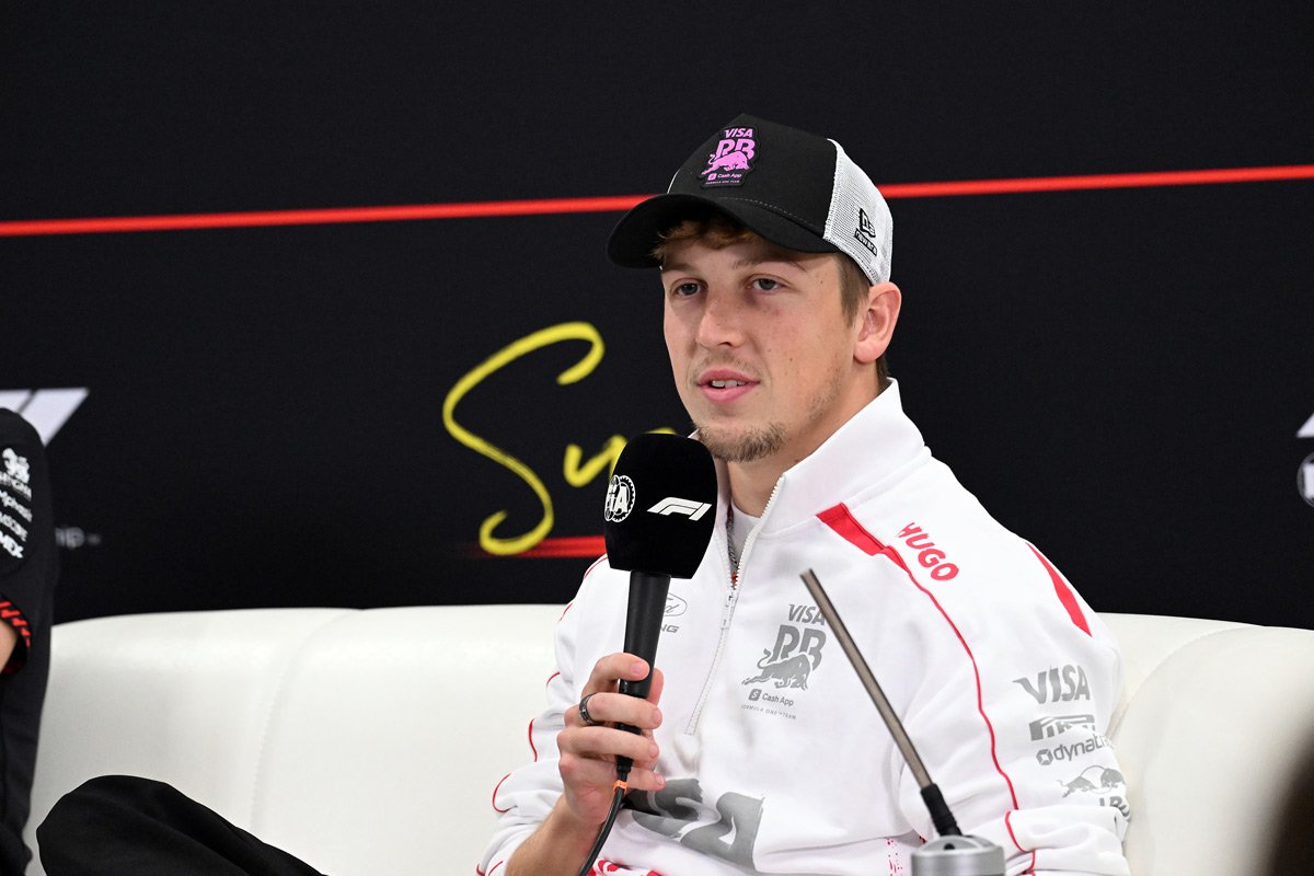 角田裕毅　マックスフェルスタッペン　ペレス　ローソン　サイン　F1　直筆 角田裕毅 マックスフェルスタッペン ペレス ローソン サイン F1 直筆
