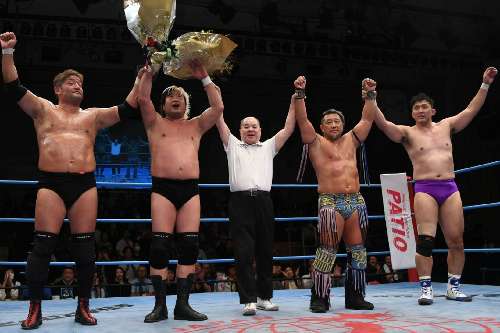 （左から）石川修司、諏訪魔、和田京平レフェリー、近藤修司、鈴木秀樹