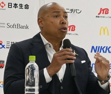 バスケ女子日本代表のコーリー・ゲインズ新監督が就任会見