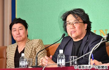  ソン・ガンホ（左）とポン・ジュノ監督