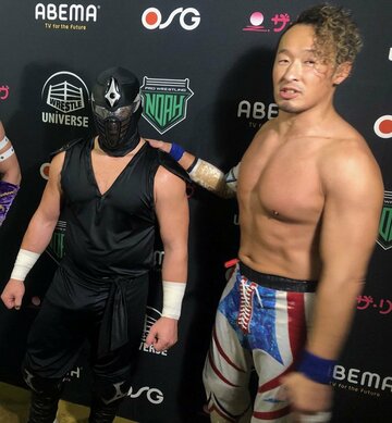  ニンジャ・マック（左）と丸藤正道（東スポWeb）