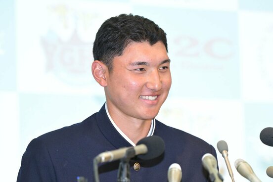日本ハムから指名され笑顔を見せる菰田