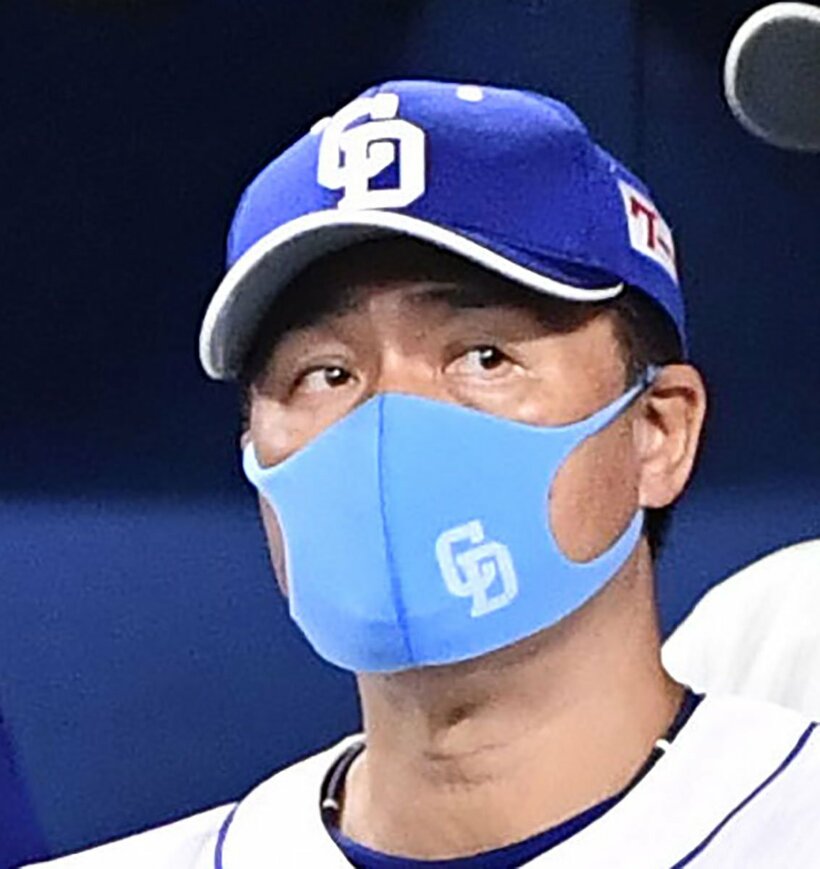  貧打に悩まされる与田監督