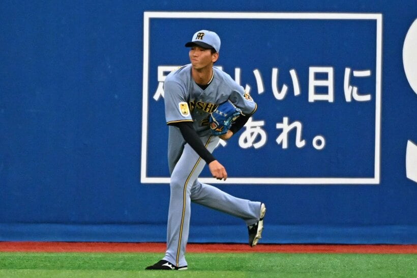 降雨前のスタジアムで調整を行った阪神・今朝丸裕喜