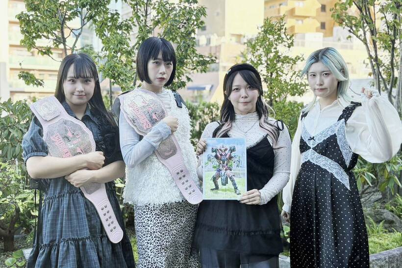 （左から）王者組の渡辺未詩＆辰巳リカと挑戦者組の愛野ユキ＆風城ハル