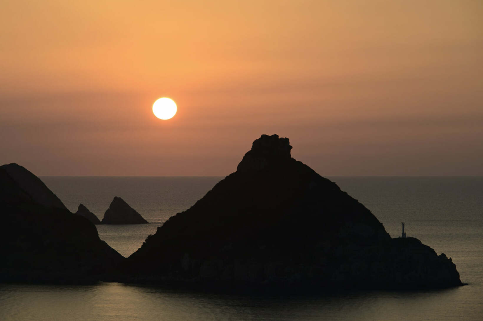 矢堅目展望台から望む夕日は感動的だ（提供：新上五島町）