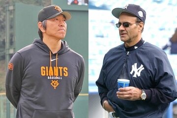 巨人の松井新監督(左)と、ヤンキース監督時代のトーリ氏(2004年)