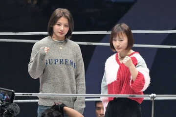 ケイト・ロータス（左）と大島沙緒里