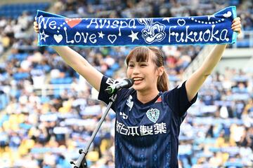 チャントを独唱する豊永阿紀