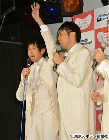 夫人が妊娠したことを明かしたアンガールズ・山根（左）、右は田中