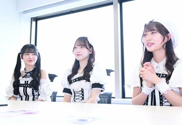 インタビューに答える３人。左から井上唯、亀尾日菜子、日浦菜緒
