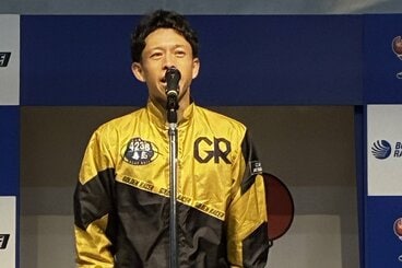 オープニングセレモニーに登場した毒島誠