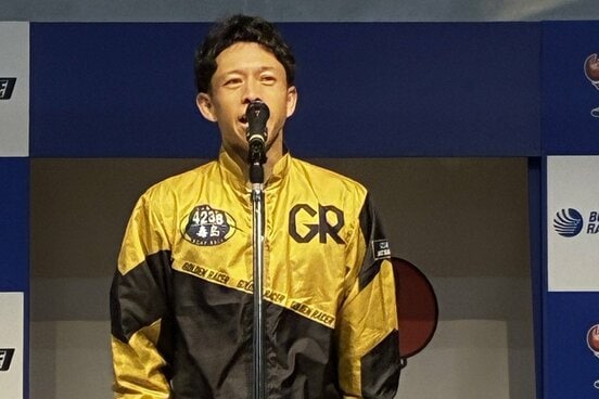 オープニングセレモニーに登場した毒島誠