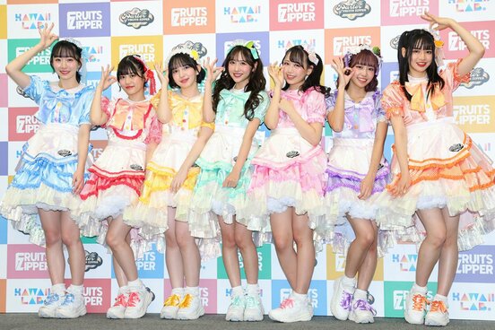 「FRUITS ZIPPER」の(左から)真中まな、月足天音、早瀬ノエル、桜井優衣、松本かれん、仲川瑠夏、鎮西寿々歌