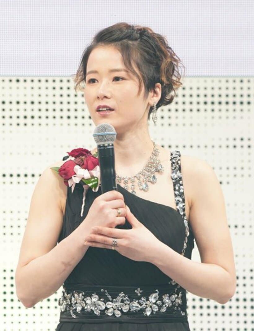  あでやかなドレスで登場した平高奈菜