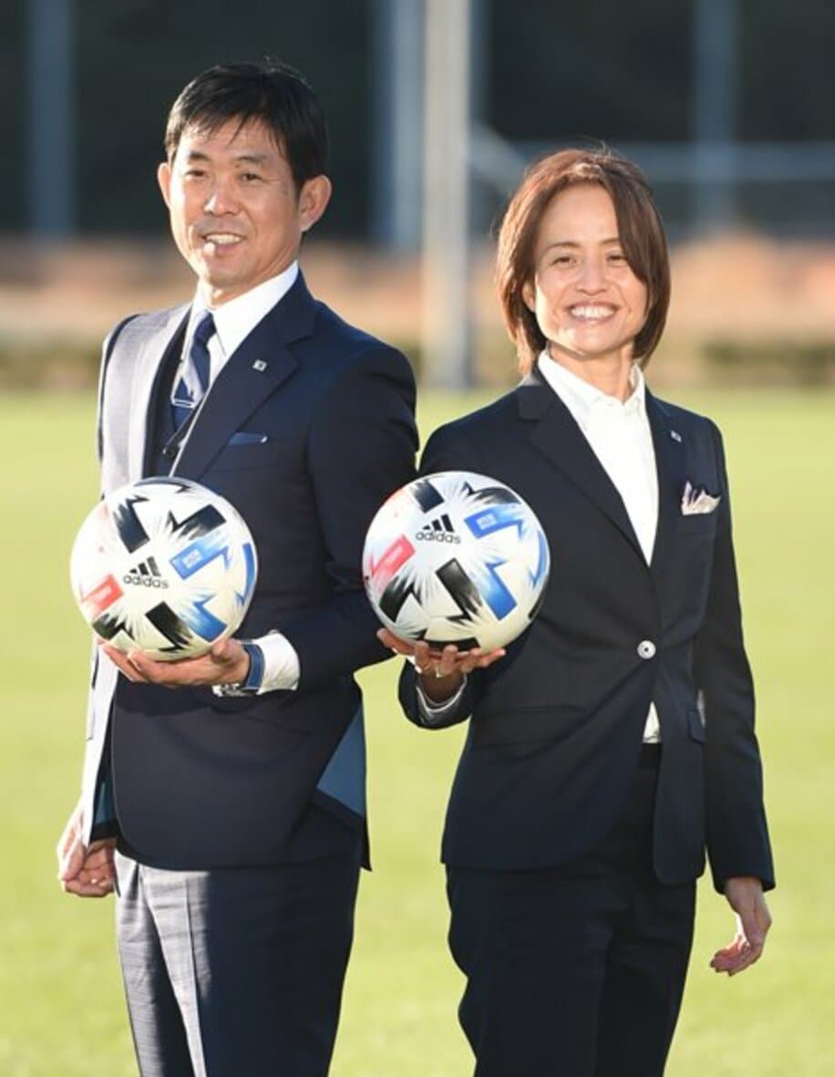  東京五輪に臨むサッカー日本代表・森保一監督(左)となでしこジャパン・高倉麻子監督が抱負を語った