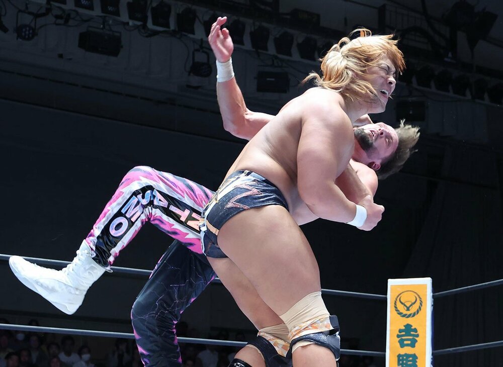 エル・ファンタズモ(奥)をTHE GRIPで仕留めた大岩陵平