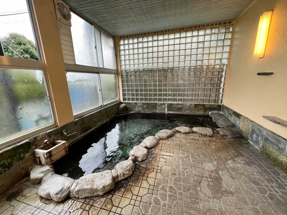透明で癖がないアルカリ性単純温泉です