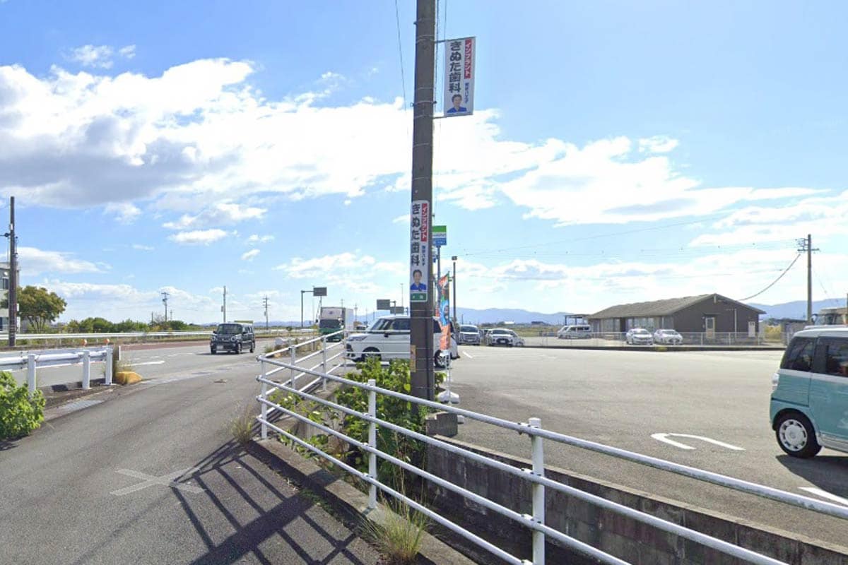 三重県にも存在するきぬた歯科の看板（Googleマップから）