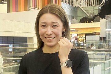新天地のトルコに向けて出国した石川真佑